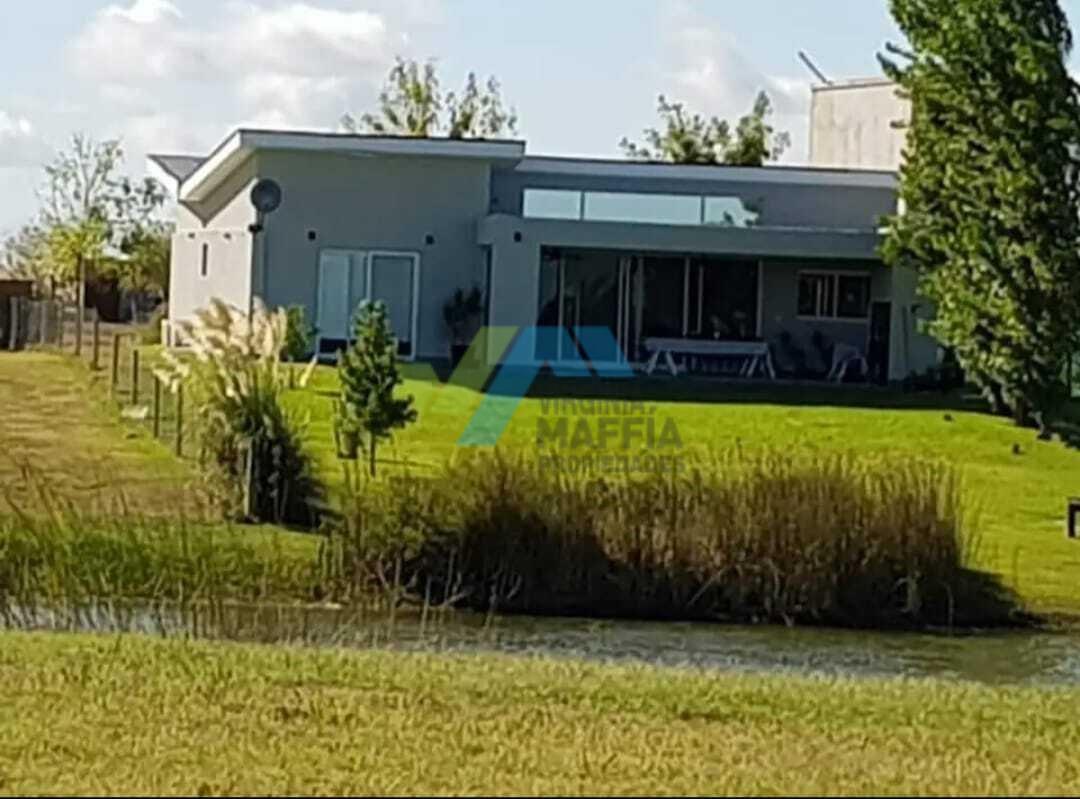 Casa desde jardín