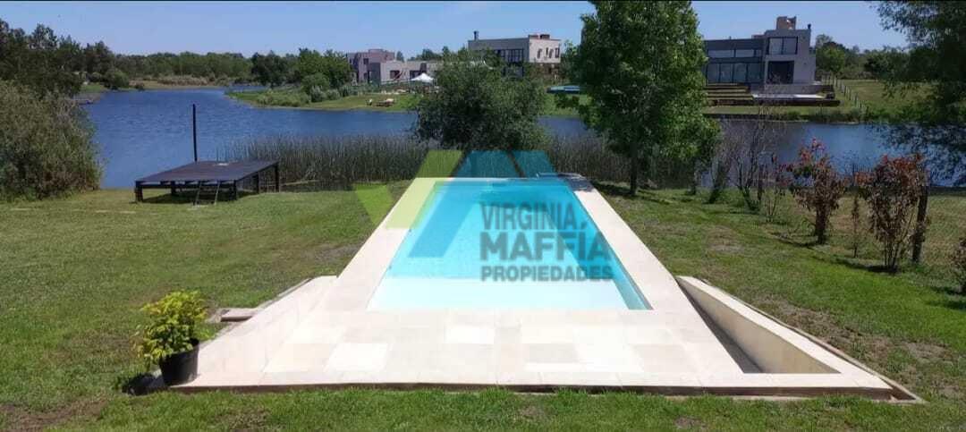 Pileta y espejo de agua